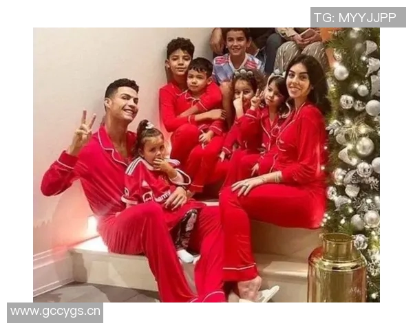 总裁的温馨时光乔治娜分享C罗与孩子们的幸福瞬间 总裁的温馨时光乔治娜分享C罗与孩子们的幸福瞬间