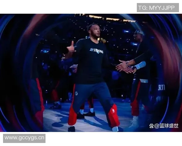 诺曼鲍威尔喜迎新生命00后女友怀孕颜值引关注