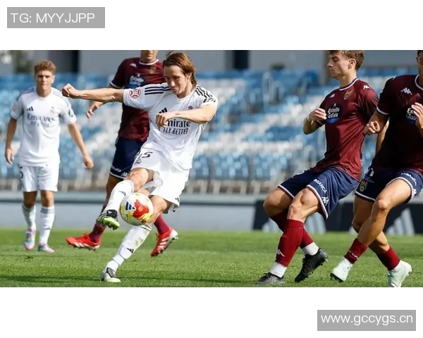 多特等多支球队关注皇马18岁中卫霍安马丁内斯但他预计继续留队