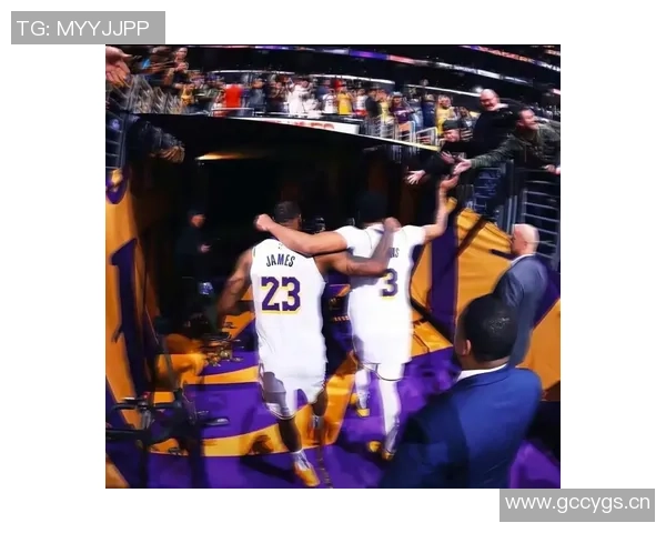 詹姆斯群聊惊呼浓眉被交易浓眉送祝福后选择退出群聊